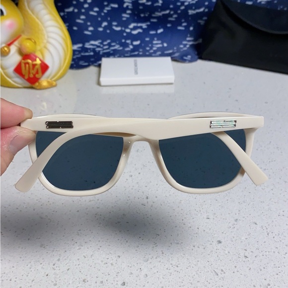 Gentle Monster Cream Sunglasses - Picture 7 of 10
